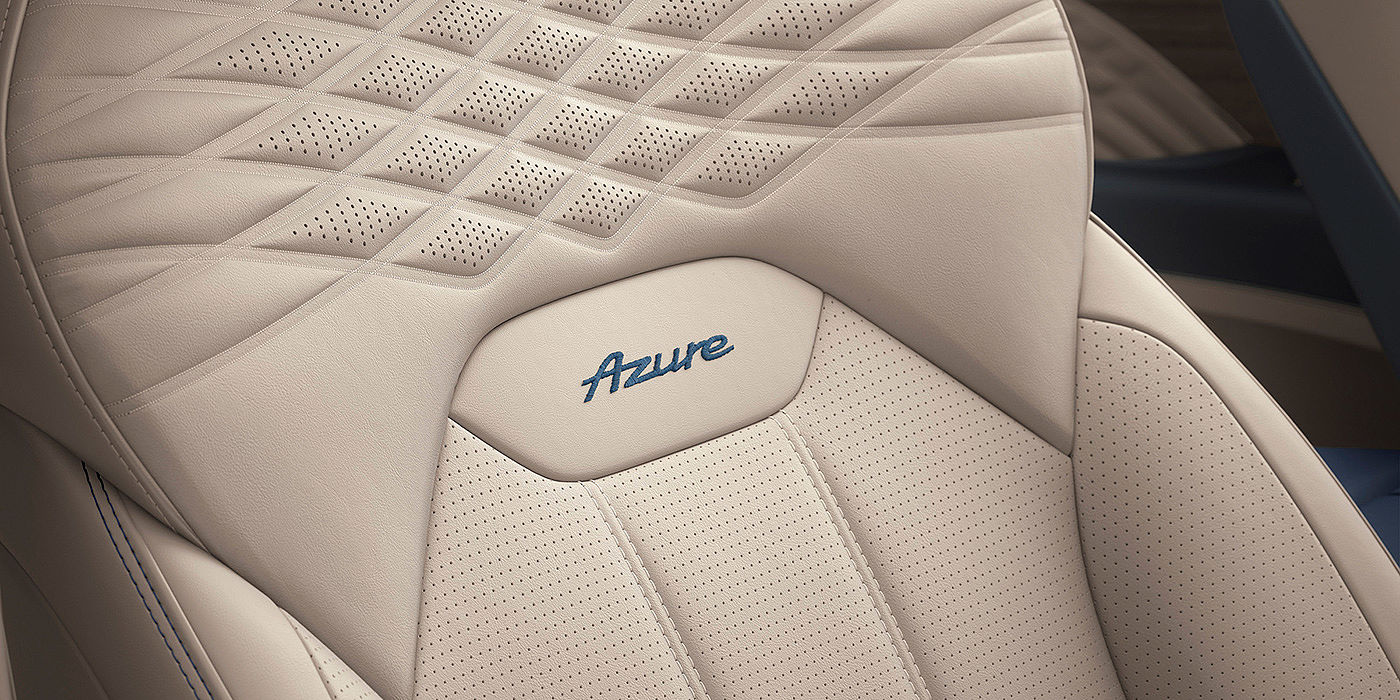 宾利无锡 Bentley Bentayga Azure with Portland coloured interior hide with diamond cross-stitch pattern and detailed stitching.